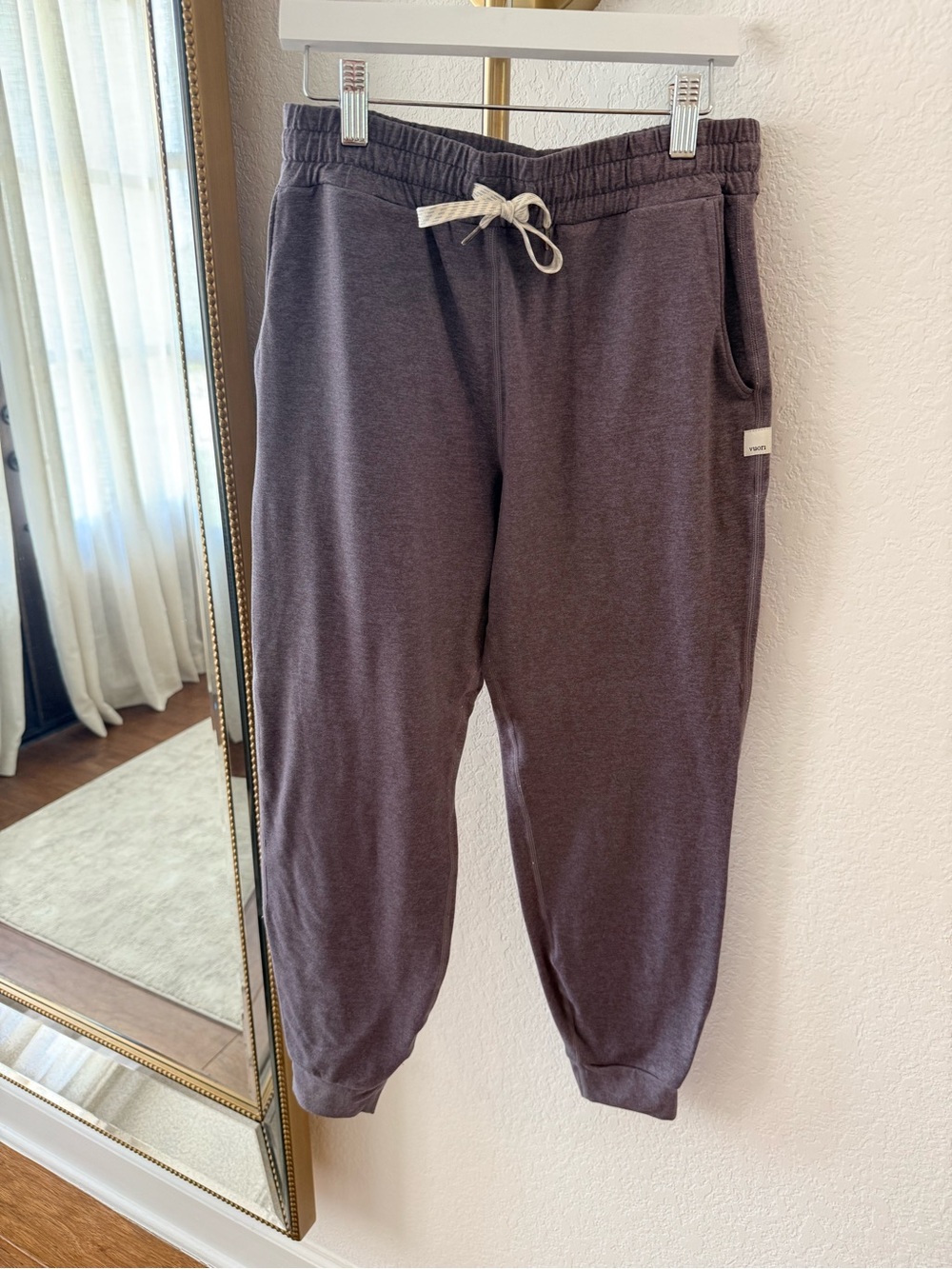 Vuori Performance Joggers Cozy Drawstring Joggers in Heather Plum